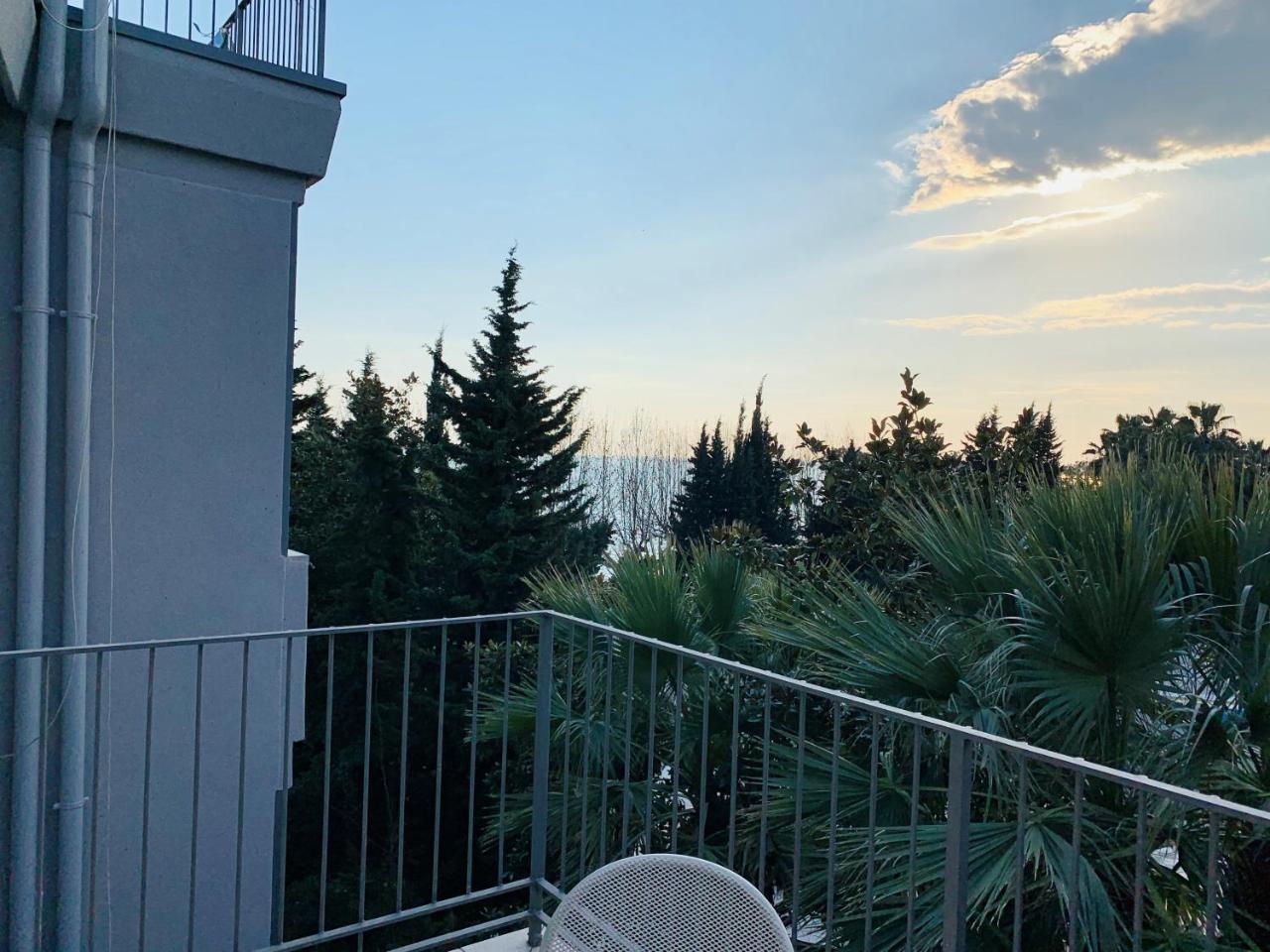 Front Lake Apartment Bardolino Exterior photo